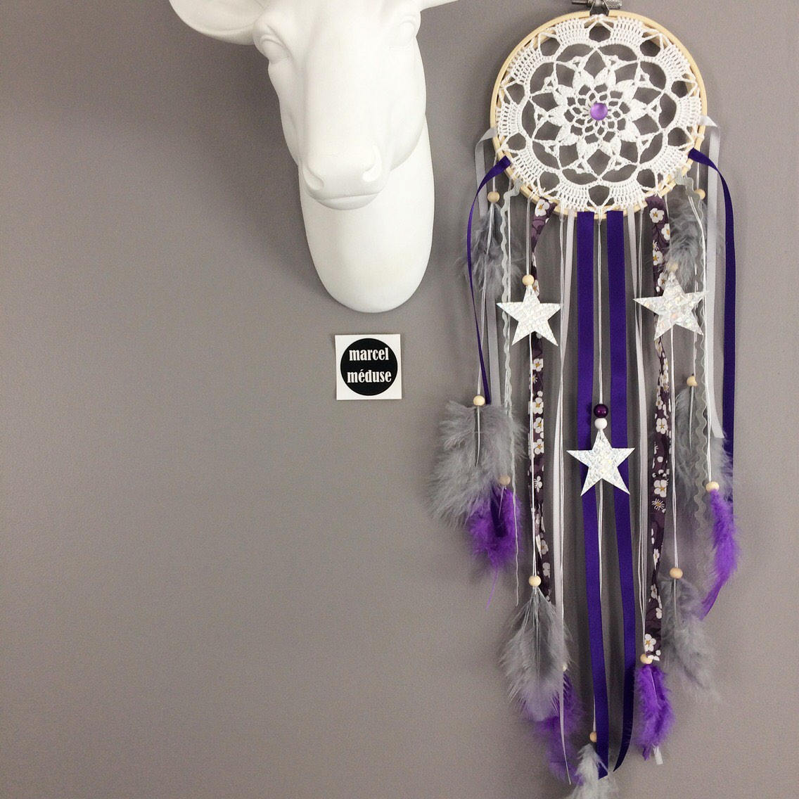Attrape Rêves Dreamcatcher en Dentelle Au Crochet, Coloris Violet et Gris avec Étoiles