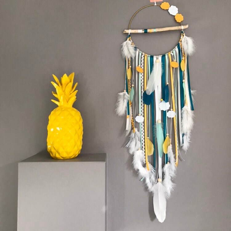 Attrape-Rêves Dreamcatcher en Bois Flotté - Blanc, Mint, Bleu Canard et Moutarde avec de Petits Nuag