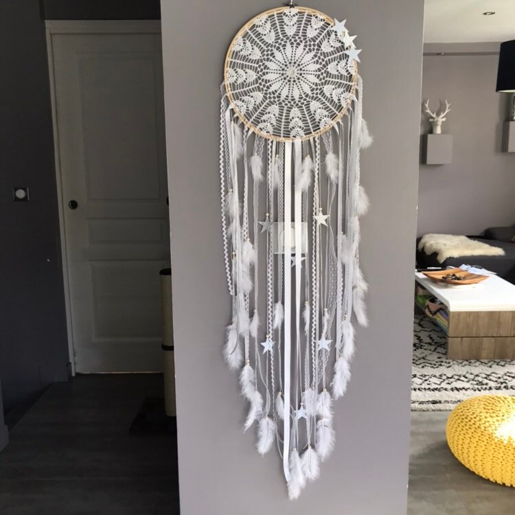 Attrape Rêves/Dreamcatcher Geant en Dentelle, Plumes et Perles Bois Flocon de Neige avec Étoiles