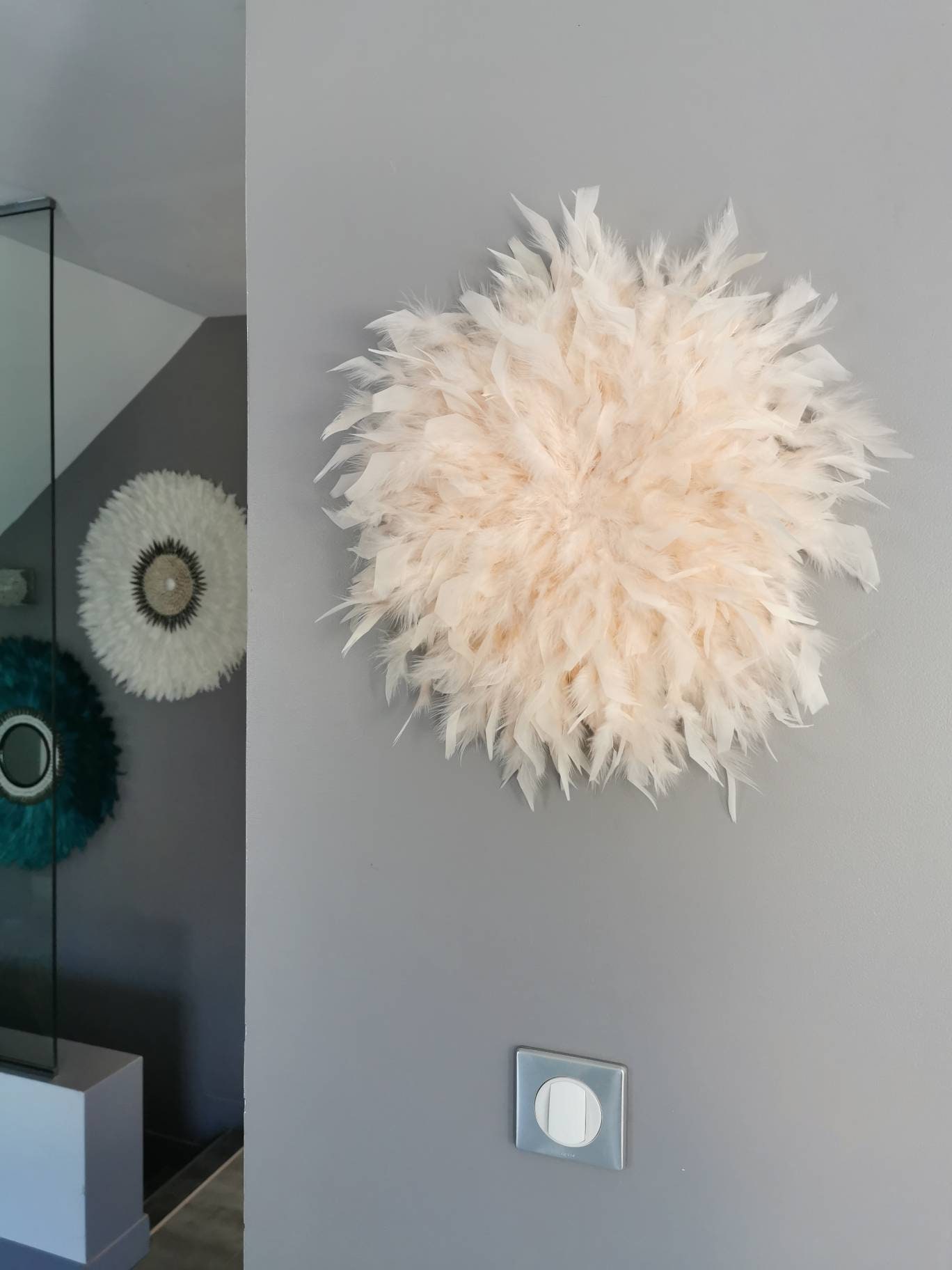 Jujuhat/Juju Hat Handmade en Plumes Naturelles 40 cm de Diamètre - Coloris Pêche Rosé