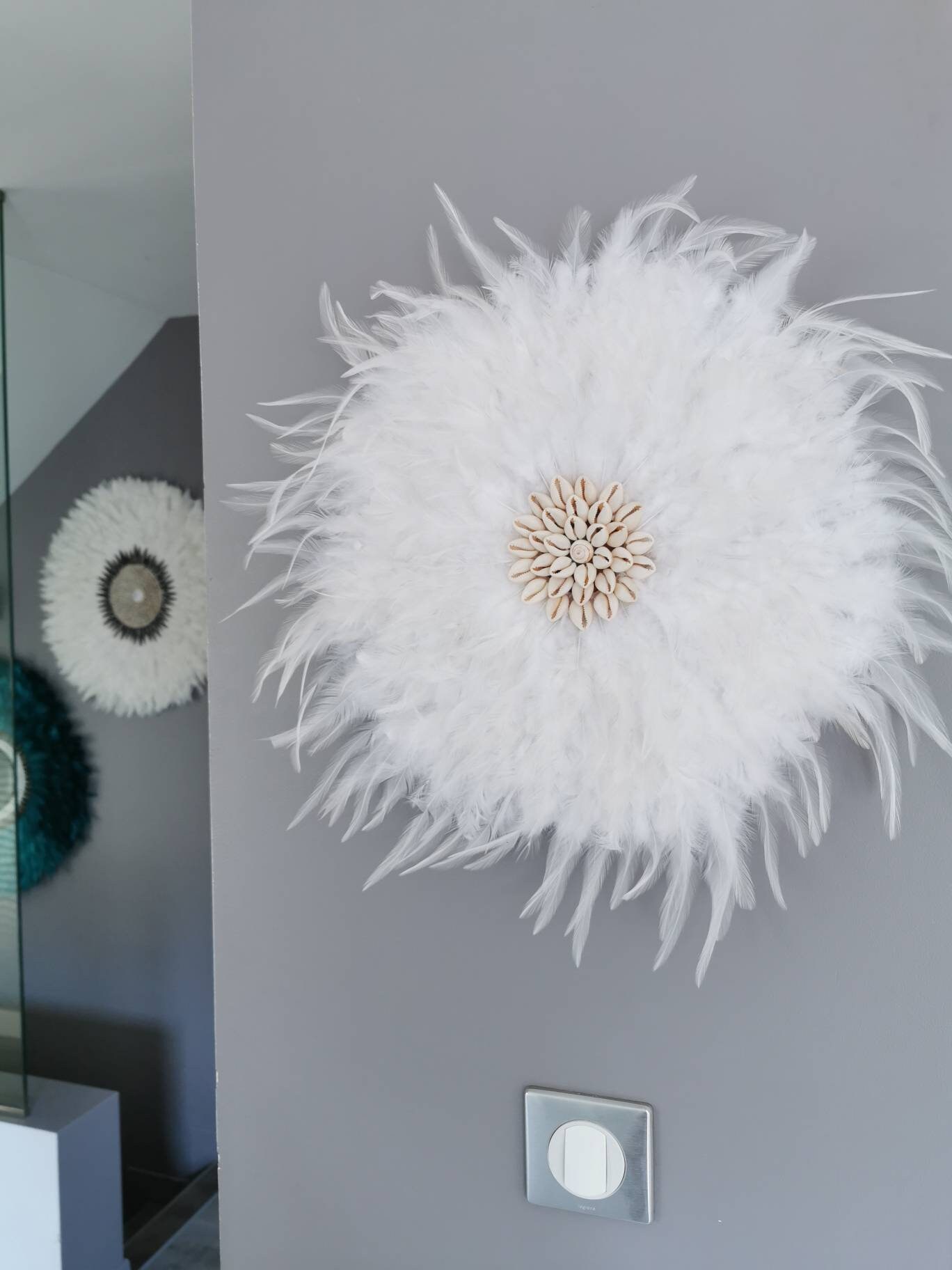 Jujuhat/Juju Hat Handmade en Plumes Naturelles et Coquillages Veritables 45 cm de Diamètre - Coloris