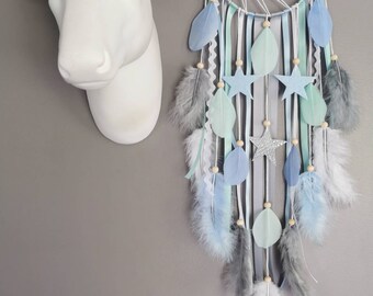 Attrape-rêves Dreamcatcher tissage soleil coloris bleu ciel, mint, blanc et gris avec étoiles