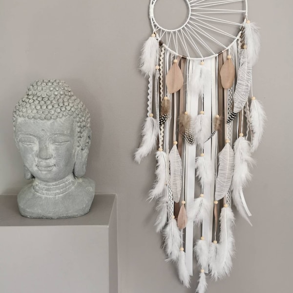 Attrape rêves Dreamcatcher tissage soleil, en coloris blanc, beige et taupe