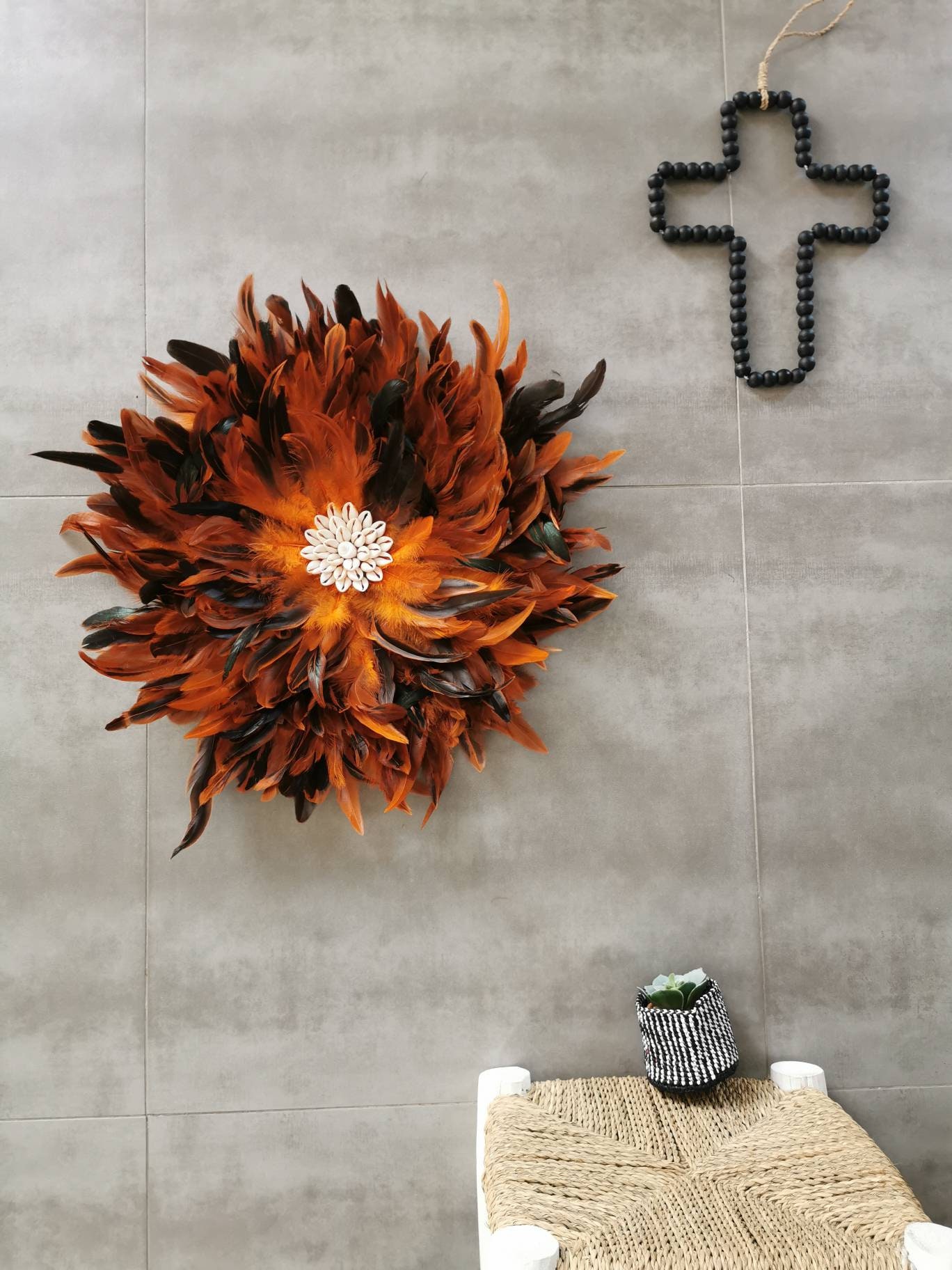 Geant Jujuhat/Juju Hat Handmade en Plumes Naturelles 50 cm de Diamètre - Coloris Marron Orangé Centr