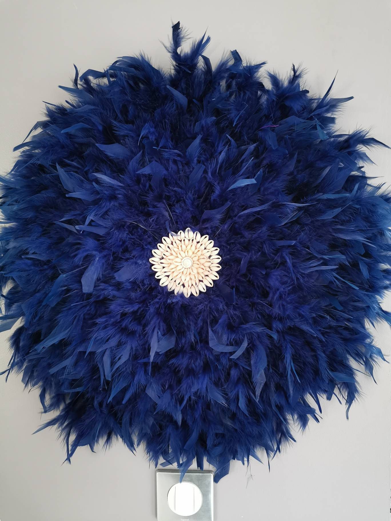 xl Jujuhat/Juju Hat Handmade en Plumes Naturelles 60 cm de Diamètre - Coloris Bleu Marine Navy avec 