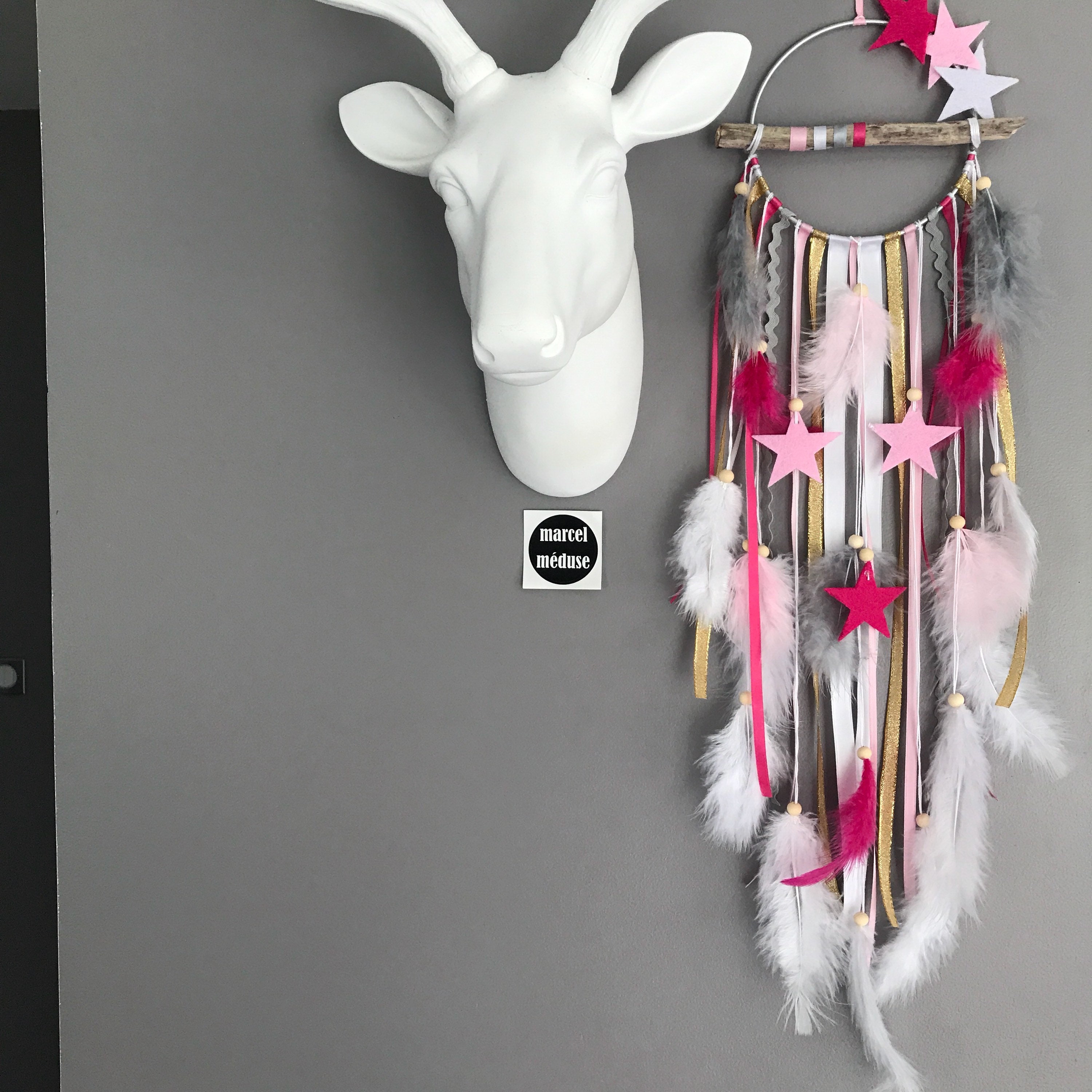 Attrape-Rêves en Bois Flotté Dans Des Tons de Gris, Rose Poudré, Fuschia, Doré avec Étoiles - Dreamc