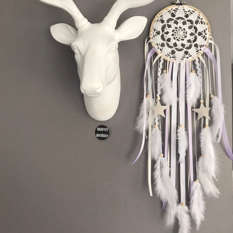 Attrape-Rêves en Dentelle Dans Des Tons de Blanc, Beige et Parme avec Étoiles