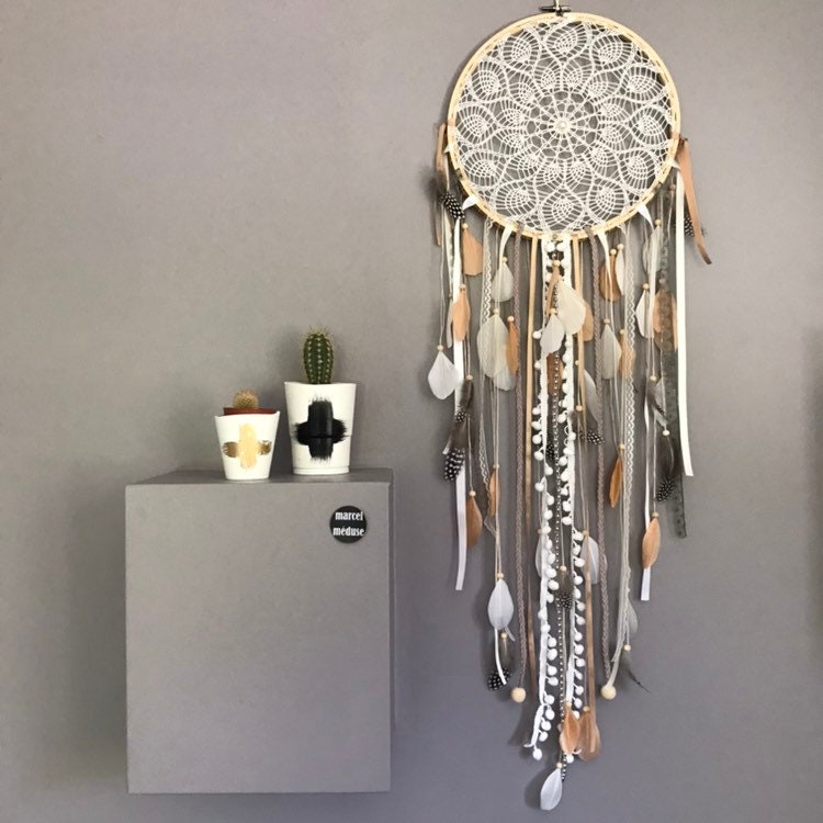 Attrape-Rêves Dreamcatcher en Dentelle Au Crochet, Coloris Fauve et Beige