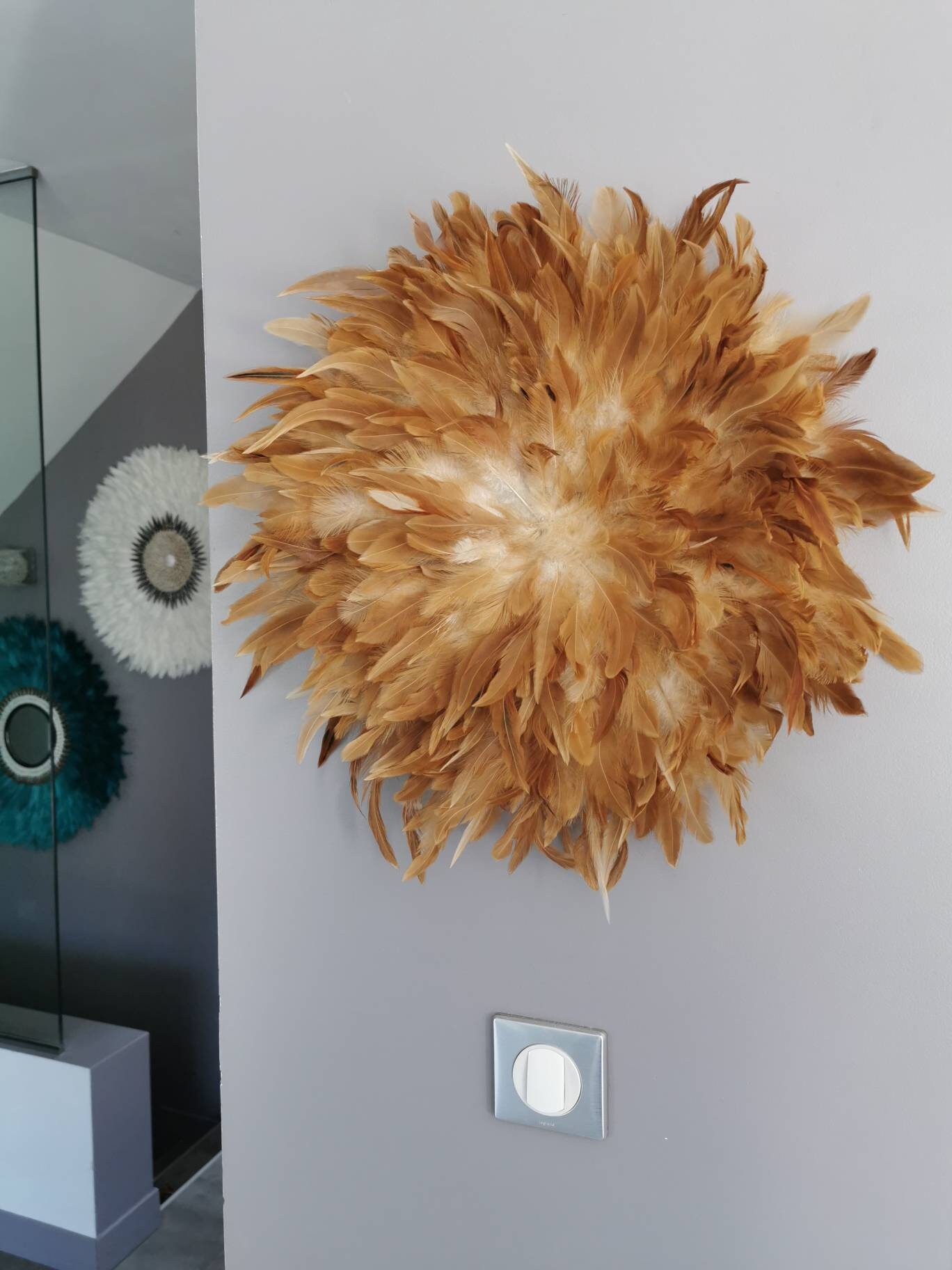 Jujuhat/Juju Hat Handmade en Plumes Naturelles 45 cm de Diamètre - Fauve