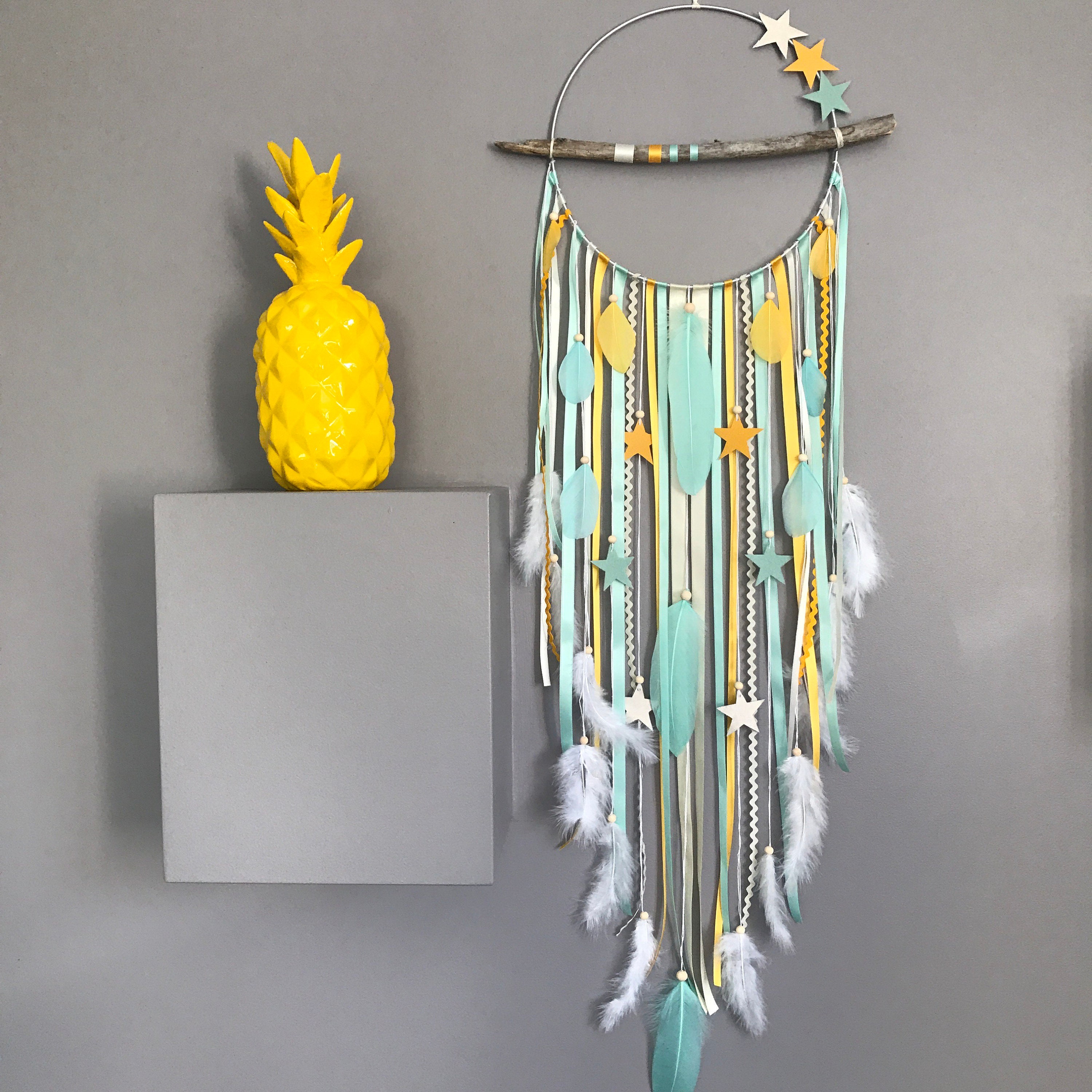 Attrape-Rêves en Bois Flotté, Etoiles et Perles Coloris Mint, Beige Jaune - Diamètre 25 cm