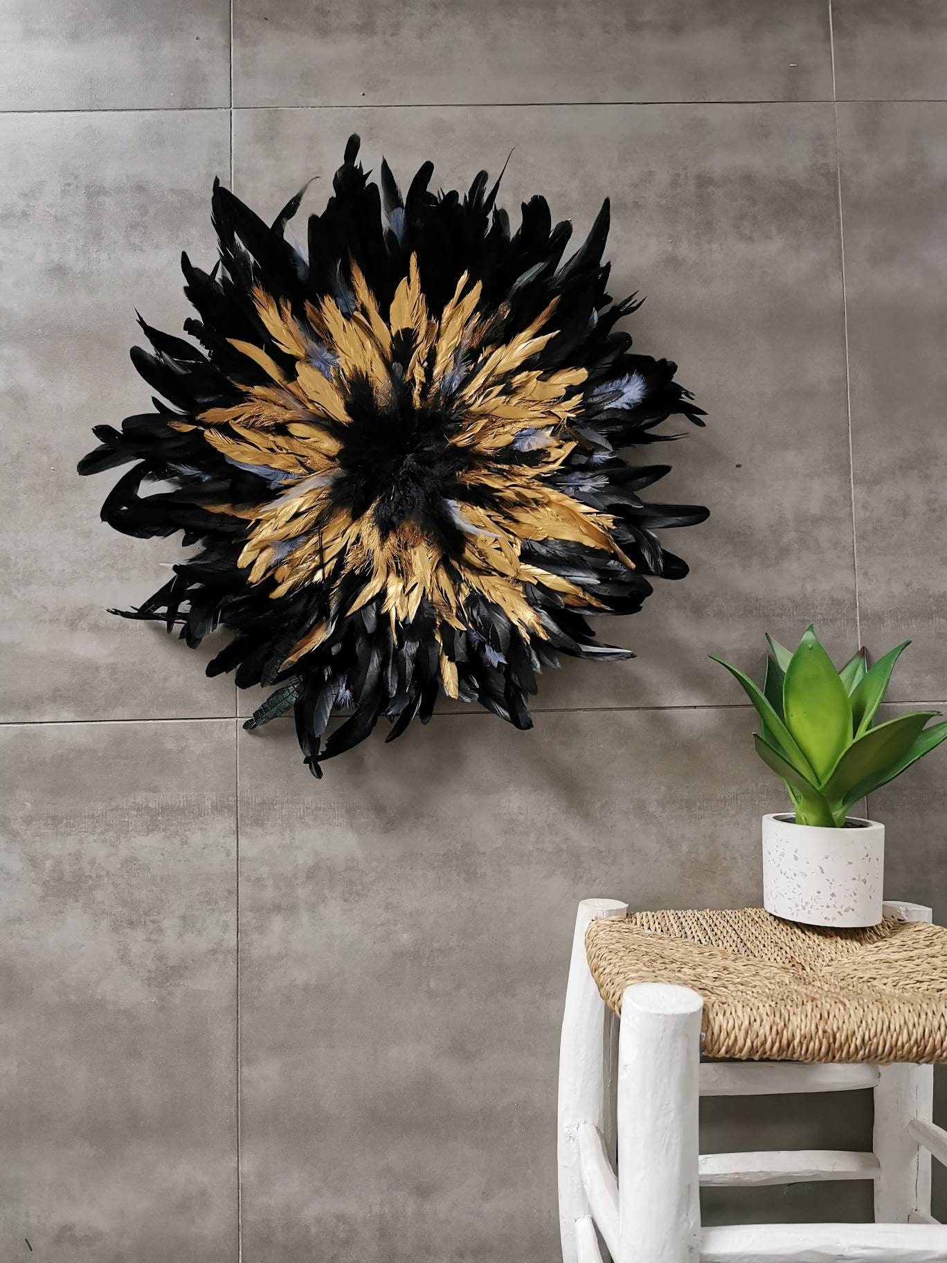 Jujuhat Juju Hat Handmade 50 cm de Diamètre Coloris Noir avec Centre Doré et Touches Gris