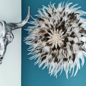 jujuhat / juju hat handmade in natural feathers and real shells 45 cm in diameter white, taupe and brown colours image 8