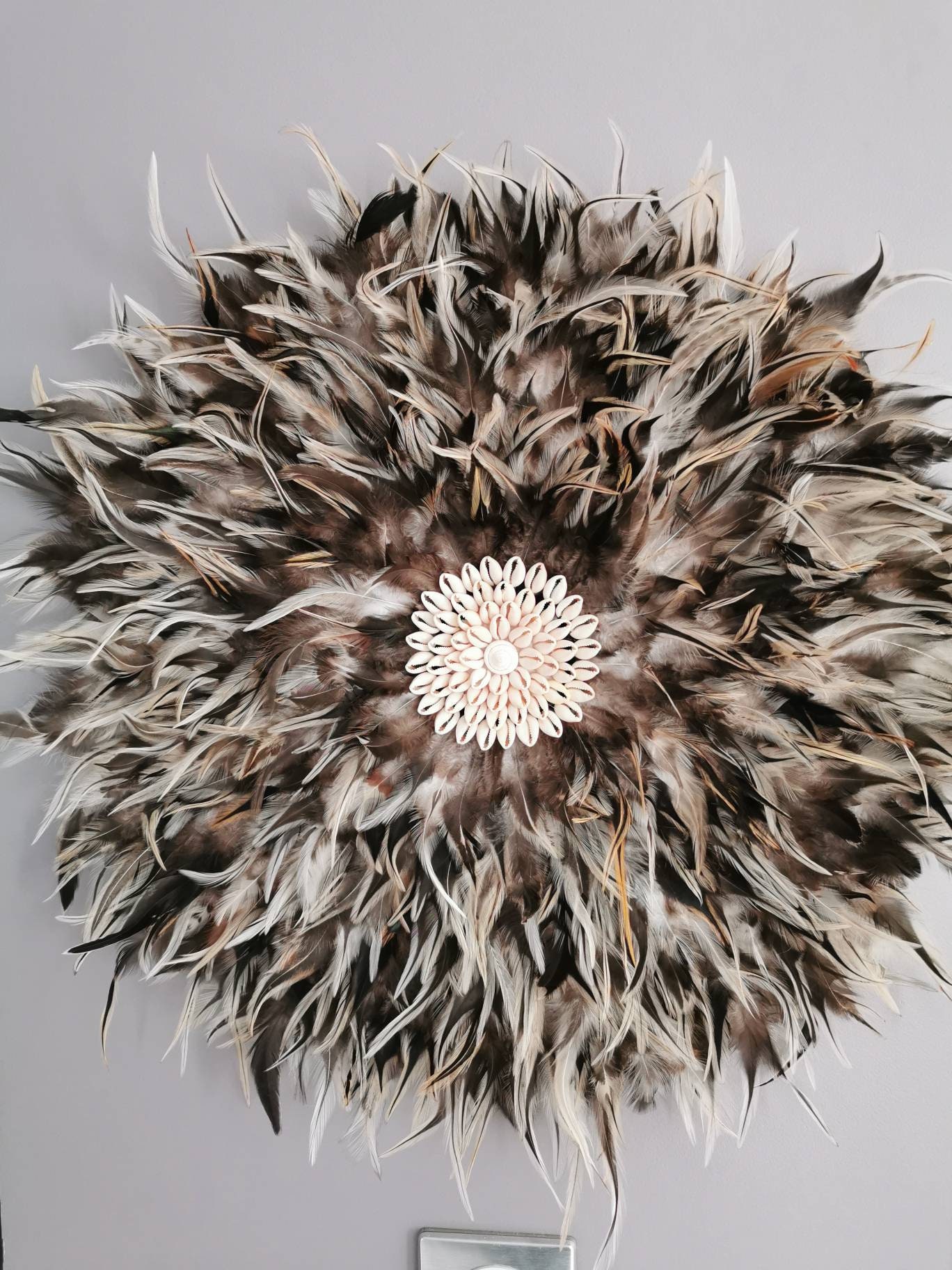 Géant Jujuhat Juju Hat Handmade 55 cm de Diamètre Coloris Taupe, Blanc, Noir