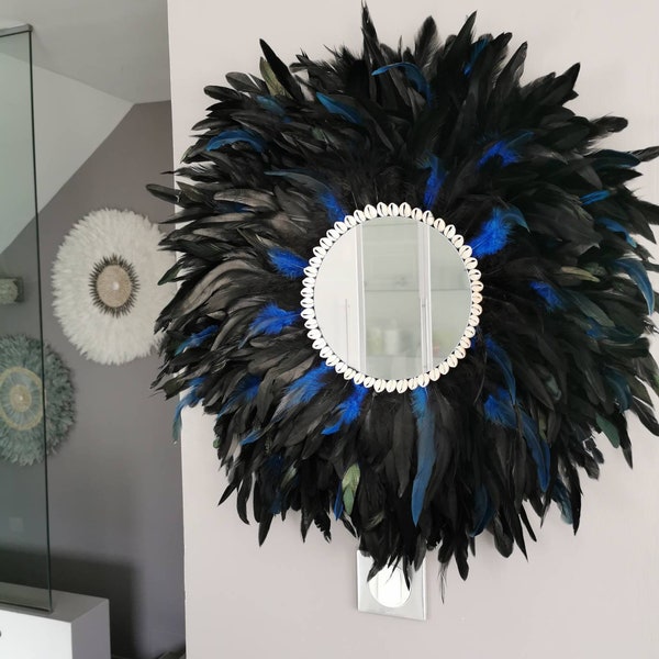 Jujuhat / juju hat XL miroir handmade en plumes 60 cm de diamètre avec centre miroir 18 cm et coquillages -  coloris noir et bleu