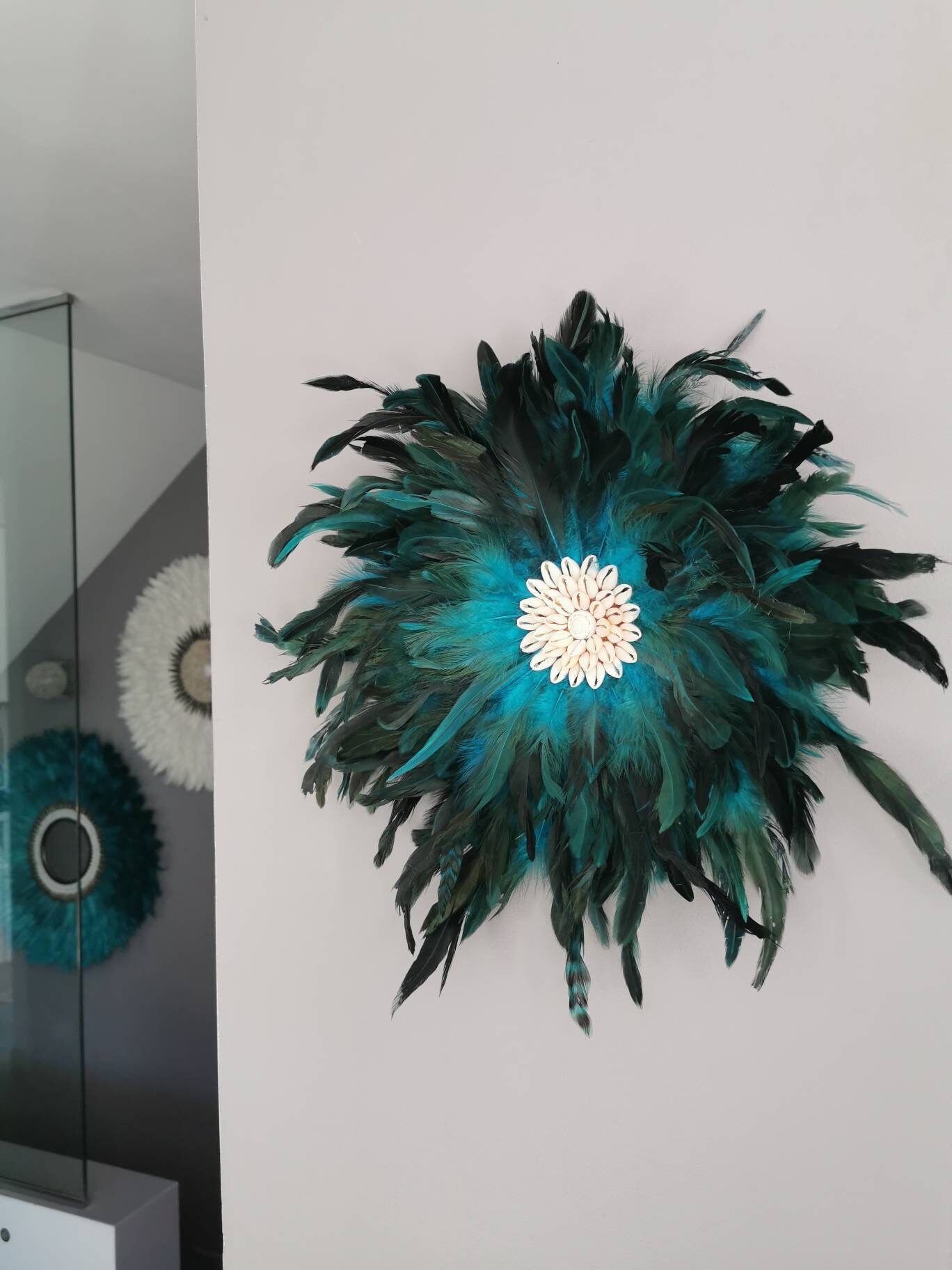 Jujuhat/Juju Hat Handmade en Plumes Naturelles 42 cm de Diamètre - Coloris Vert Canard Centre Coquil