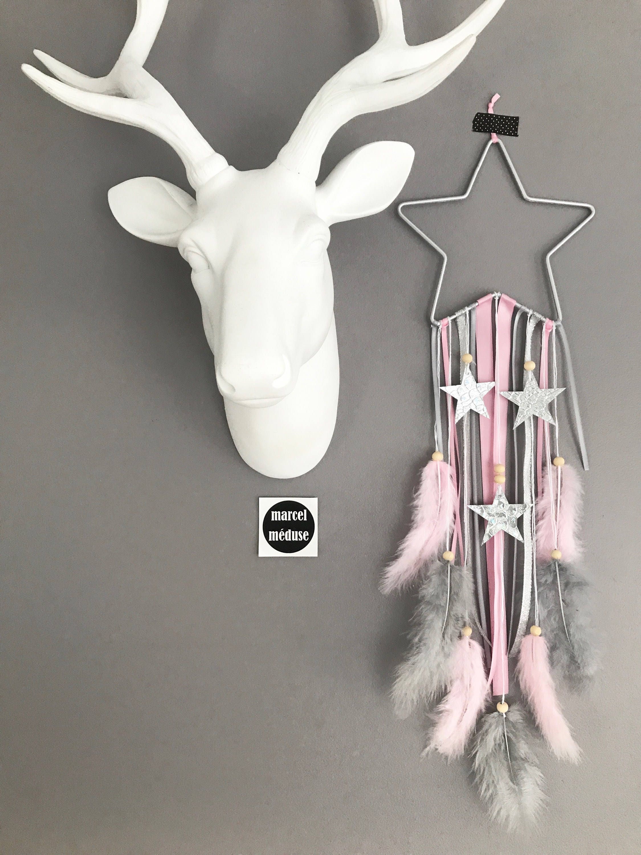 Attrape-Rêves Forme Étoilée Dans Des Tons de Rose Poudré et Gris avec Étoiles