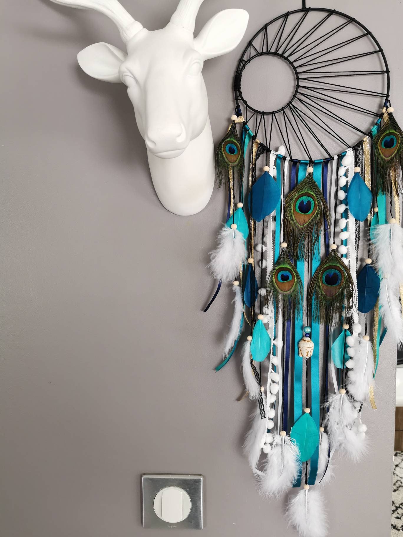 Attrape Reves Dreamcatcher Tissage Soleil Noir en Turquoise Bleu Canard et Blanc avec Plumes de Paon