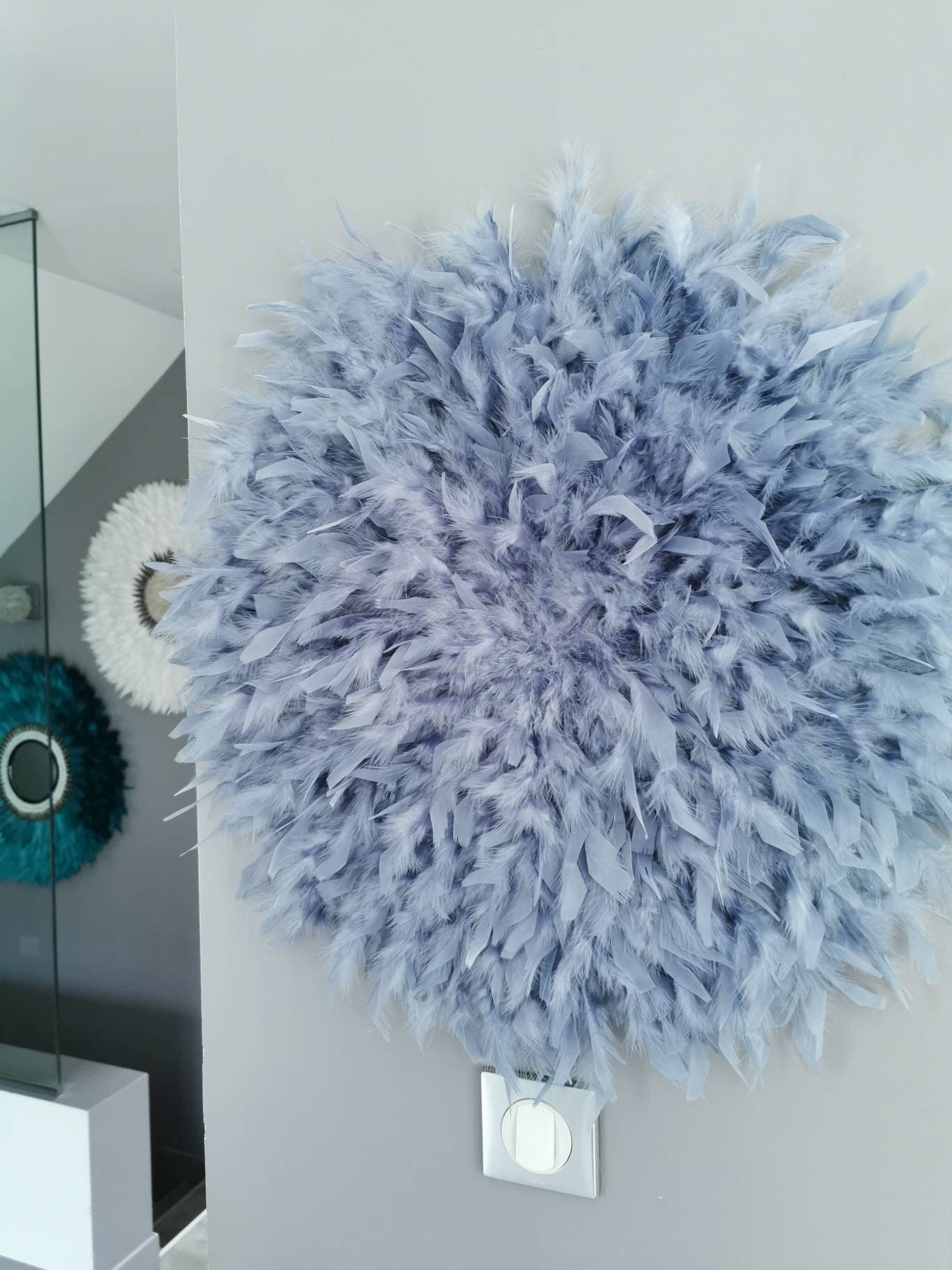 Geant Jujuhat/Juju Hat Handmade en Plumes Naturelles 60 cm de Diamètre - Coloris Gris Argent Silver