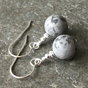 Große 10mm grau & schwarz Karte Jaspis Edelstein Sterling Silber Tropfen Ohrringe mit Geschenk-Box - LG4