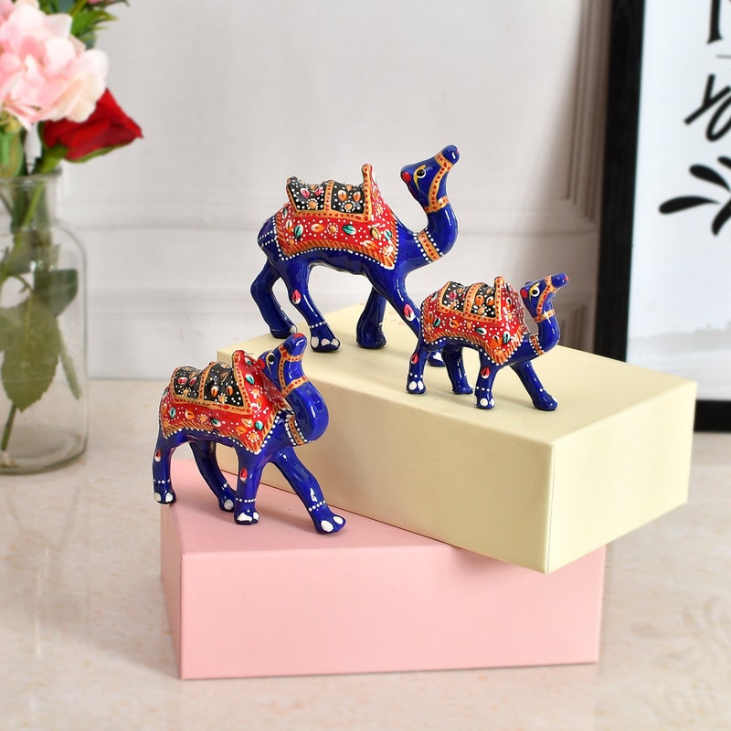 Joylern Camel Statue Resin Camel Figurines Animal Tabletop Ornament Animal Sculpture for Table Bedroom Bookshelf Home Decoration - A