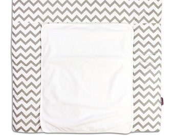 Puckdaddy changing mat Svea 77x75 cm with chevron design in grey white