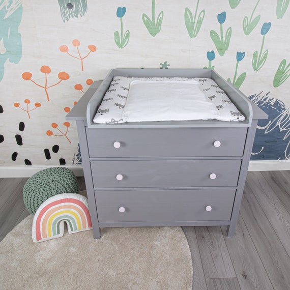 Cambiador bebés / cómoda Ikea Hemnes de segunda mano por 50 EUR en