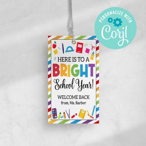 Op een helder schooljaarlabel, eerste schooldag leraar student klasgenoot, terug naar school gunst cadeaulabel BEWERKBARE DIRECT DOWNLOAD