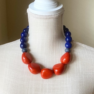 Naszyjnik Galapagos | Królewski niebieski i pomarańczowy naszyjnik Tagua | Chunky Tagua, naszyjnik Bombona Seed | Naszyjnik Tagua Statement | Biżuteria Tagua