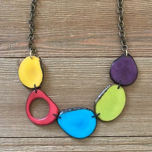 Naszyjnik Lulu | Wielokolorowy naszyjnik Tagua | Krótki naszyjnik Tagua | Biżuteria Tagua | Biżuteria z nasion | Biżuteria boho | Biżuteria letnia | Biżuteria kurortowa
