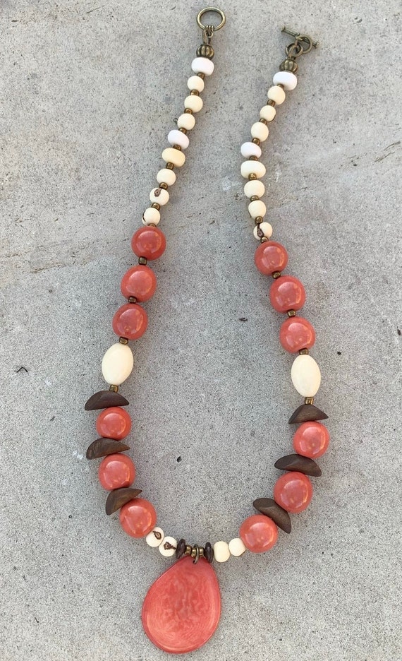 Resort Jewelry White Chunky Necklace Tagua Necklace Tagua Statement Necklace Seed Jewelry White and Gold Tagua Necklace Tagua Jewelry