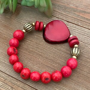 Bransoletka Luna| Czerwona bransoletka rozciągliwa| Bransoletka z nasion Tagua i Acai| Biżuteria Tagua| Biżuteria z nasion| Prezenty dla niej
