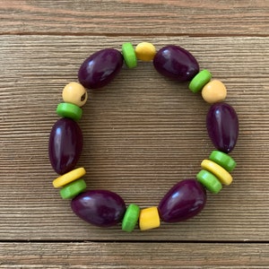Bransoletka z orzechów Tagua z nasionami Camajuro i Acai | Bransoletka rozciągliwa w kolorze fioletowym, zielonym i żółtym | Biżuteria Tagua | Bransoletka Boho | Biżuteria z nasion