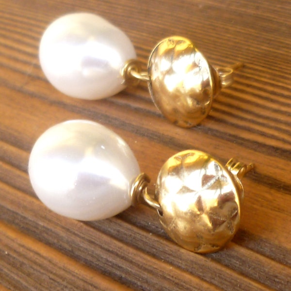 EARRINGS GOLD PEARL drop mother pearl seashell natural big golden coins button pendant chic bon ton elegant modern minimalist evergreen