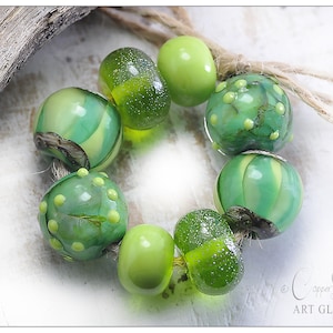 ランプワークビーズ、ライムとエメラルドの 12 mm ガラスラウンドビーズ 8 個セット、カーニバル モヒート ミント、Copperstone Art Glass によるハンドメイド