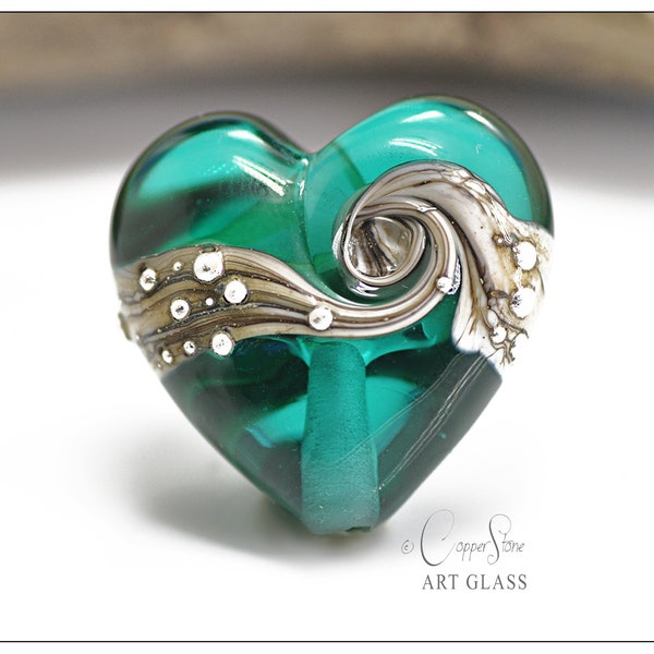 Perle de verre au chalumeau, perle de coeur vert sarcelle avec détail argenté fin, vague de l'océan turquoise faite à la main par Copperstone Art Glass