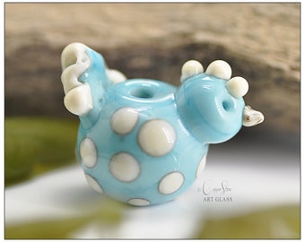 Cuenta de vidrio soplado con forma de gallina: Cuenta artesanal "Chonky Chook" color turquesa marfil (22 mm)