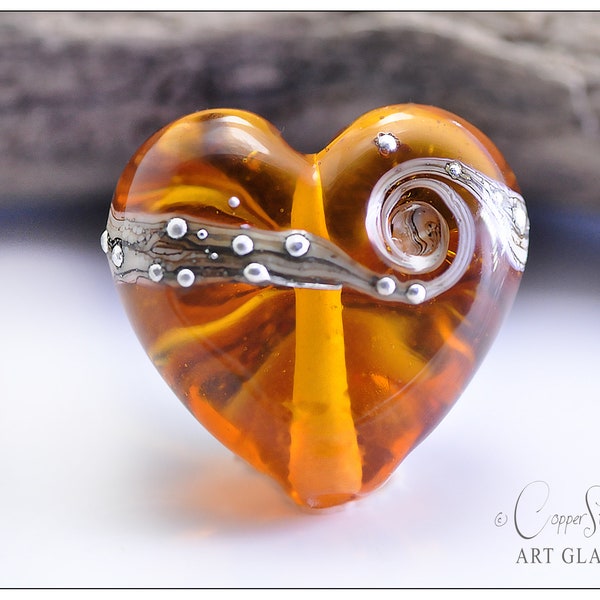 Abalorio de vidrio de murano, abalorio de corazón naranja con detalle de plata fina, ola de mar dorada hecha a mano por Copperstone Art Glass