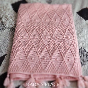 PADRÃO DE CROCHÊ EM PDF: Manta Cosmopolitan/Manta de Crochê Moderna/Manta Texturizada para Bebê/Tutorial Passo a Passo/Manta para Carrinho de Bebê/Ponto Pipoca