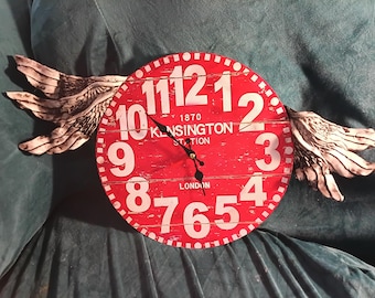 Clock with wings