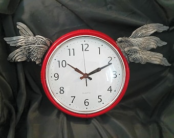Clock with wings