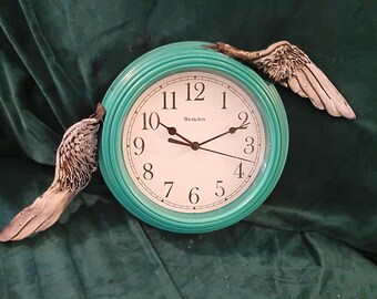 Clock with wings