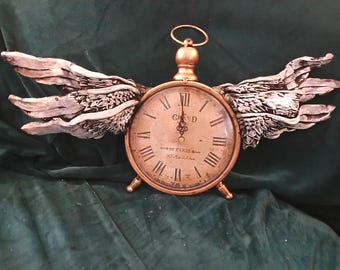 Clock with wings