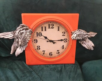 Clock with wings