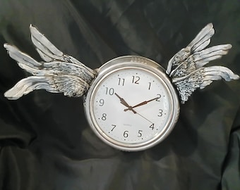 Clock with wings