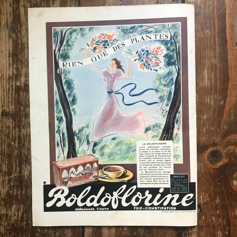 Pu&ograve; includere: Pubblicit&agrave; vintage per Boldoflorine, una tisana medicinale. L'illustrazione presenta una donna in abito rosa che tiene dei bouquet, con il testo "Rien que des plantes". Sono raffigurati anche una scatola di t&egrave; e una tazza.