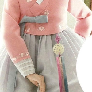 韓国の伝統衣装「韓服ノリゲ」 – 結婚式や特別な行事に最適