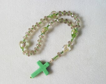Anglican Rosary – Faceted Glass Rondels, Art Glass Green & Gold Hearts, and Spring Green Howlite Cross