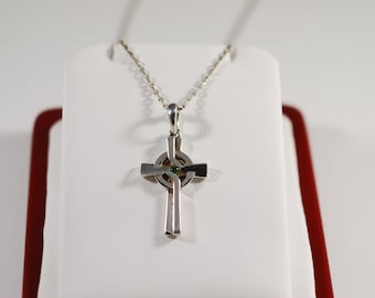 Beautiful SOLVAR Celtic Cross with Tiny Emerald Gemstone Accent on Sterling Silver 925 Chain Irish