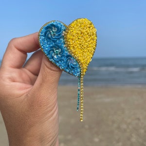 Ukrainian embroidered brooch, heart brooch, brooch in Ukrainian style, symbol of Ukraine