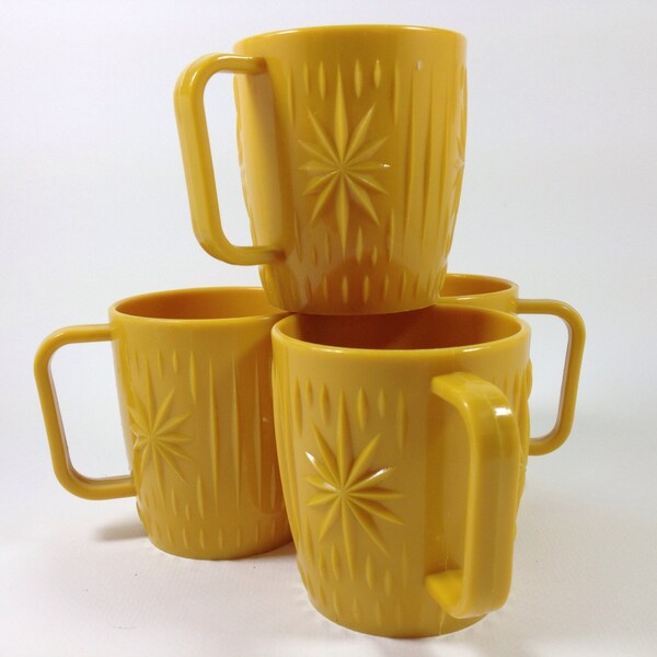 4 Plastic Cold Drink Picnic Cups Starburst Mustard Yellow Pool Patio Camping Glamping